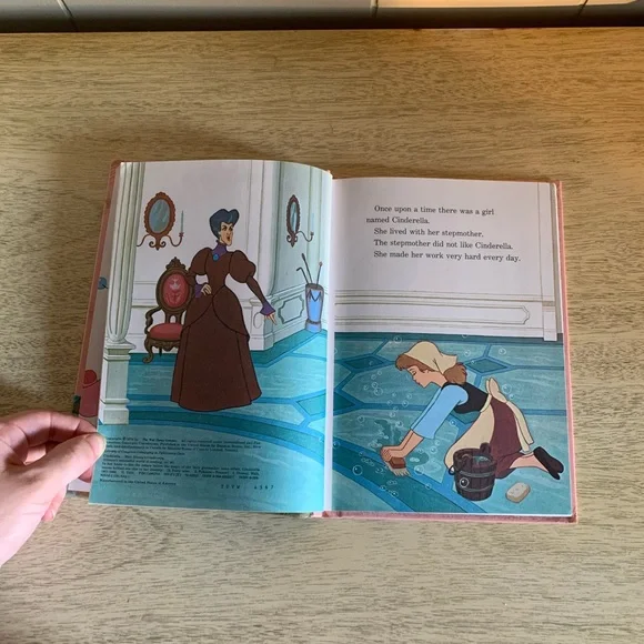 Vintage Walt Disney Cinderella Book - Picture 4 of 6